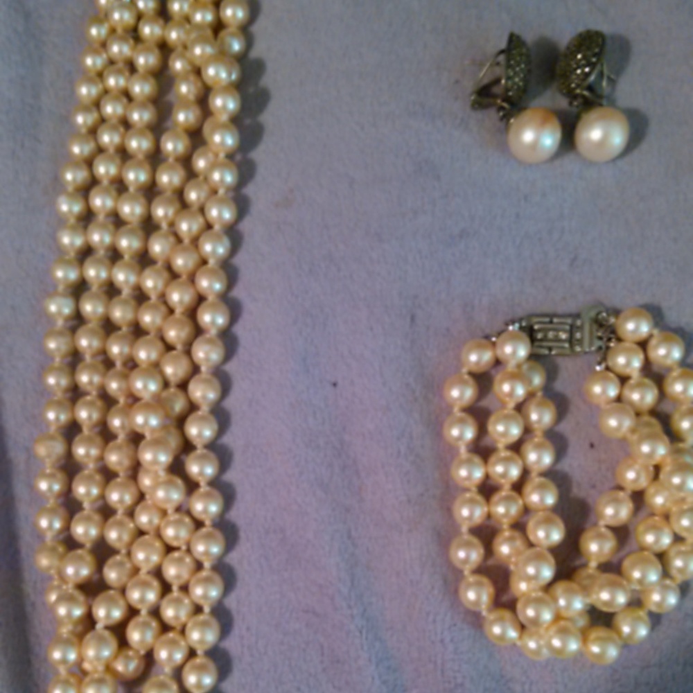 Copy of Jackie Kennedy Pearl Set.